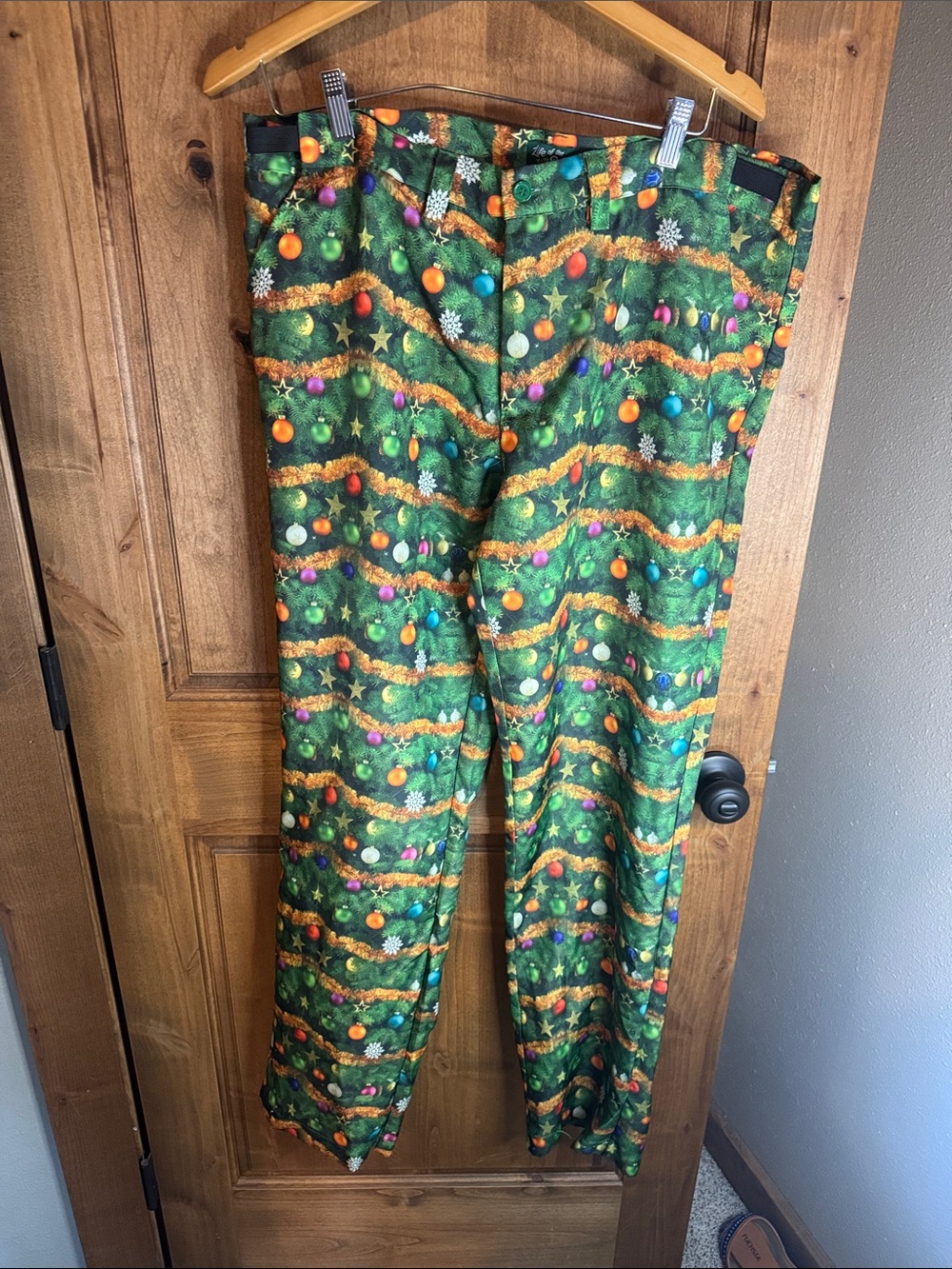 Men’s Green Holiday Print Pants